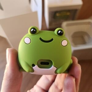 Frog Wall Charger -NEW IN BOX!